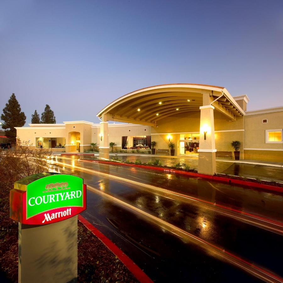 Courtyard By Marriott Sacramento Cal Expo Hotell Exteriör bild