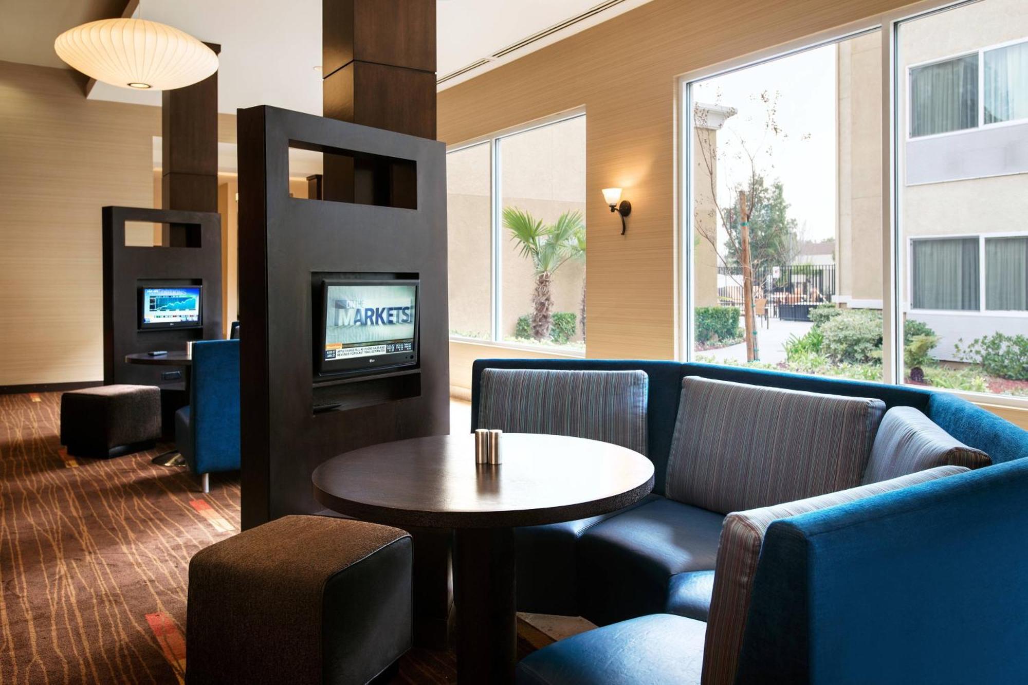 Courtyard By Marriott Sacramento Cal Expo Hotell Exteriör bild