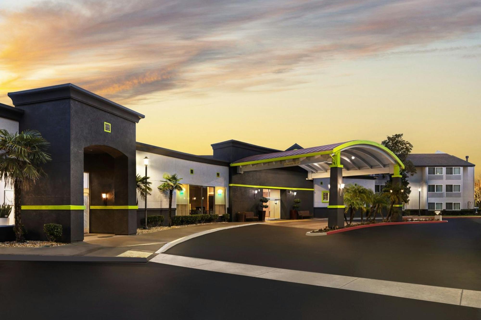 Courtyard By Marriott Sacramento Cal Expo Hotell Exteriör bild
