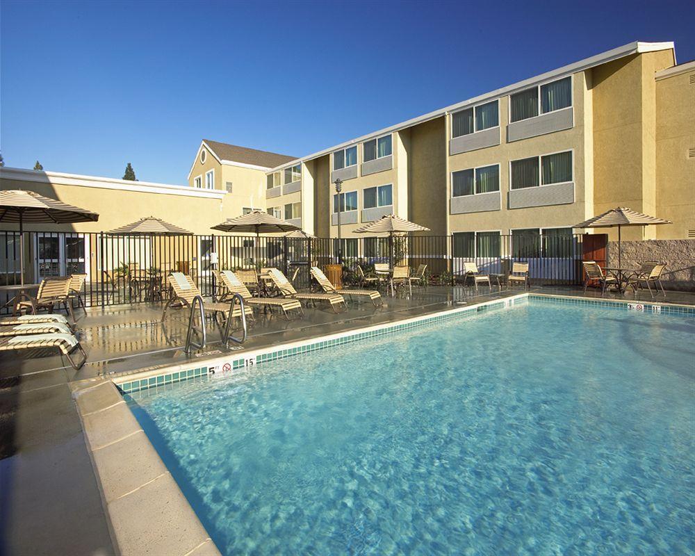 Courtyard By Marriott Sacramento Cal Expo Hotell Exteriör bild