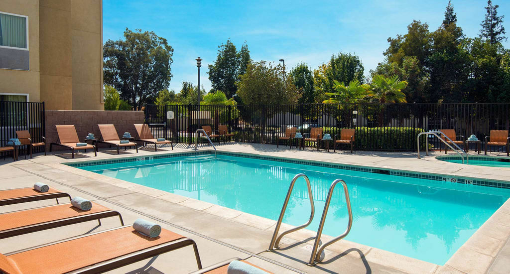 Courtyard By Marriott Sacramento Cal Expo Hotell Exteriör bild